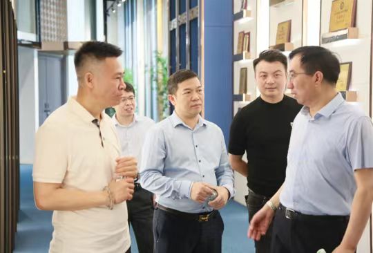 九游J9“轩尼斯门窗2023制造强国绿色高质量发展大会”暨佛山系统门窗行业调研(图6)