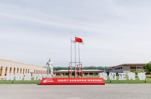 TATA木门冠军系列闪耀登场共庆品牌2九游J95周年盛典(图3)