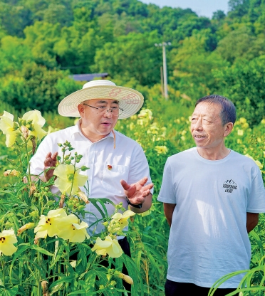 江西萍乡市湘东区湘东镇巨源村：矿山修复产业融j9九游会官网-登录入口合丰垄亩(图2)