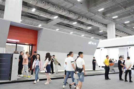 J9九游TATA木门锦上宅广州建博会新品发布携手巨擘共绘“家宅和美”愿景(图2)