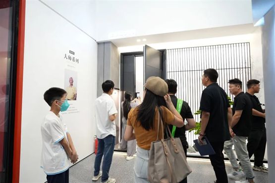 J9九游TATA木门锦上宅广州建博会新品发布携手巨擘共绘“家宅和美”愿景(图3)