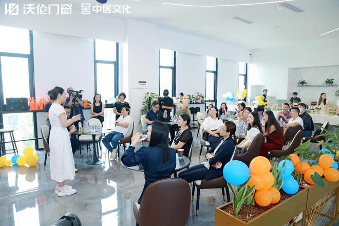 沃伦寻宝记 媒体大咖沉浸式探访沃伦门窗j9九游会官网佛山生产基地(图3)