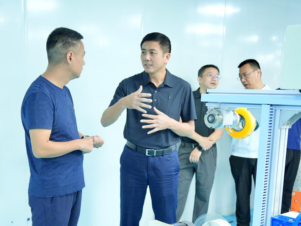 j9九游会官网泸州高新区党工委书记肖刚深入企业宣讲党的二十届三中全会精神并调研督导重点项目建设(图2)