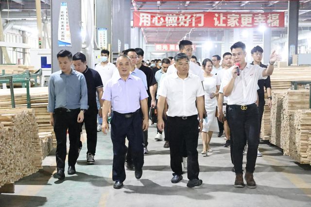 j9九游广东省门业协会走进东升门业智能制造产业基地参观考察(图3)